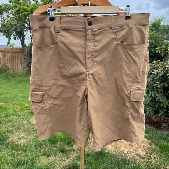 ORVIS ~ Men’s Brown Nylon Outdoor Fishing Cargo Shorts - Picture 2 of 8
